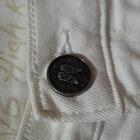 VINTAGE VICTORIA SECRET DISTRESSED RAW-EDGE HIGH-WAISTED WHITE DENIM JEAN SHORTS - Picture 5 of 13